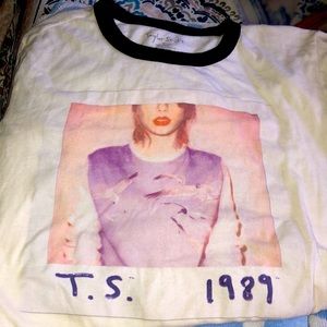 Taylor swift 1989 world tour shirt